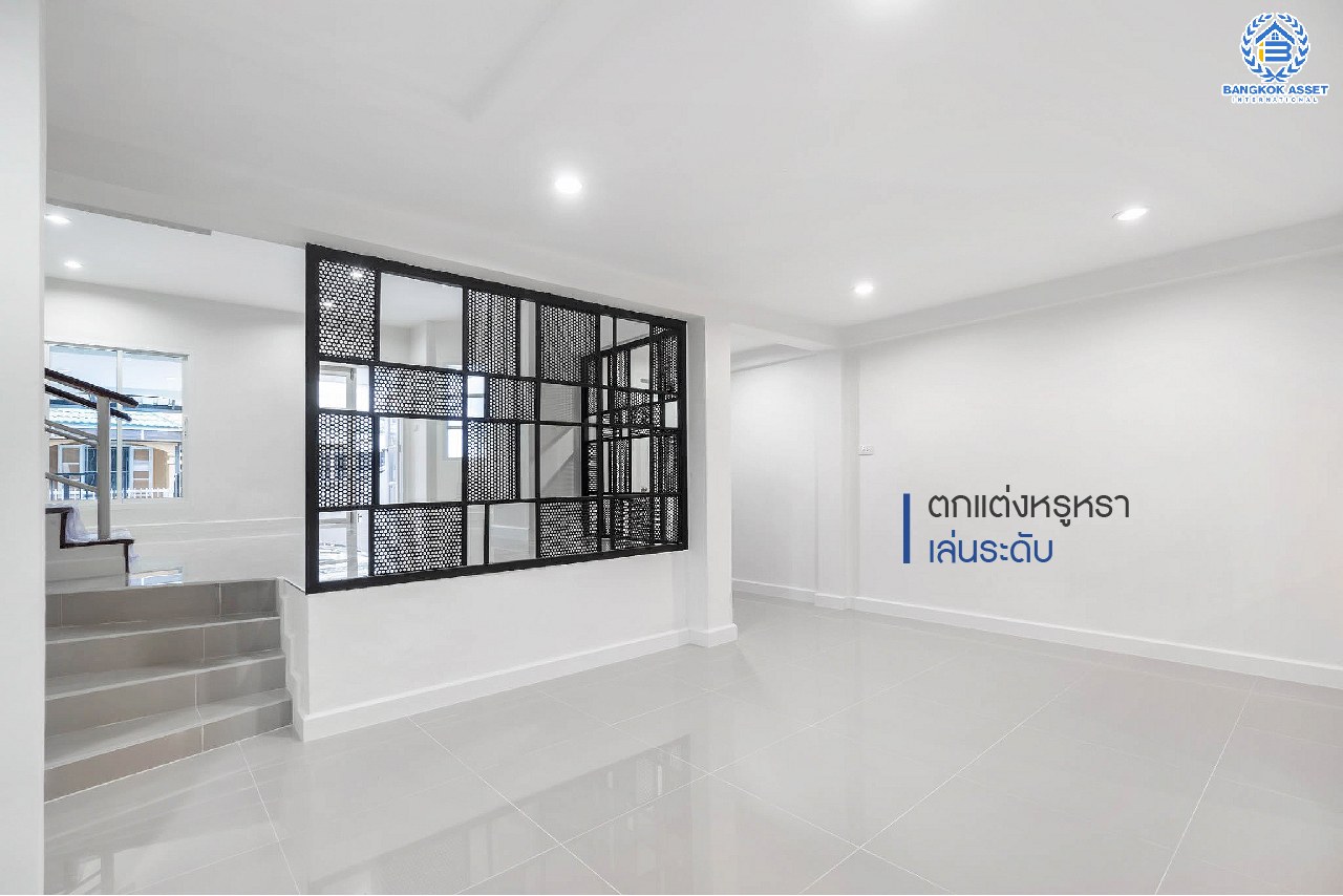 บ้านมือสองตกแต่งใหม่ หลังใหญ่ เล่นระดับ ม.เศรณี ดอนเมือง-สรงประภา เนื้อที่ 26.2 ตร.ว. ฟังก์ชั่นจัดเต็ม 4 ห้องนอน 3 ห้องน้ำ ตอบโจทย์ครอบครัวใหญ่ มีความเป็นส่วนตัว เดินทางเข้าสู่ใจกลางเมืองได้อย่างสะดวกสบาย ใกล้สนามบินดอนเมือง ทางด่วนศรีสมาน และรถไฟฟ้าสายสีแดง...